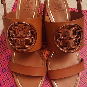 Tory Burch NWT tan 65 mm wedge leather sandals
